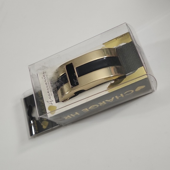 NIB - Smart Buddie by Voguestrap for use with Fitbit Charge HR - Gold Toned - Picture 8 of 9